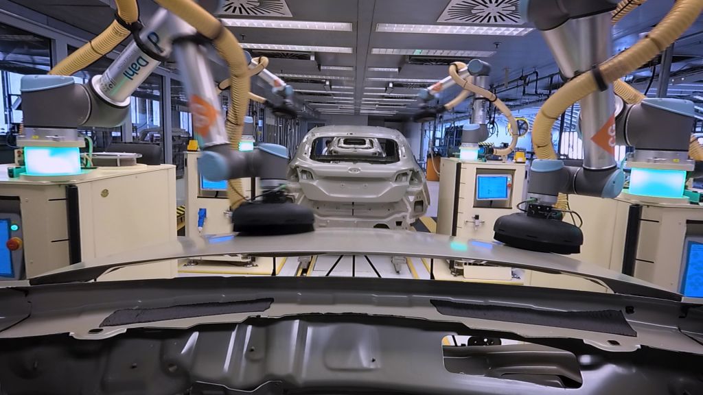 Σε εργοστάσιο αυτοκινήτου, ρομπότ και μηχανικοί «χορεύουν» σε ρυθμό …Fiesta