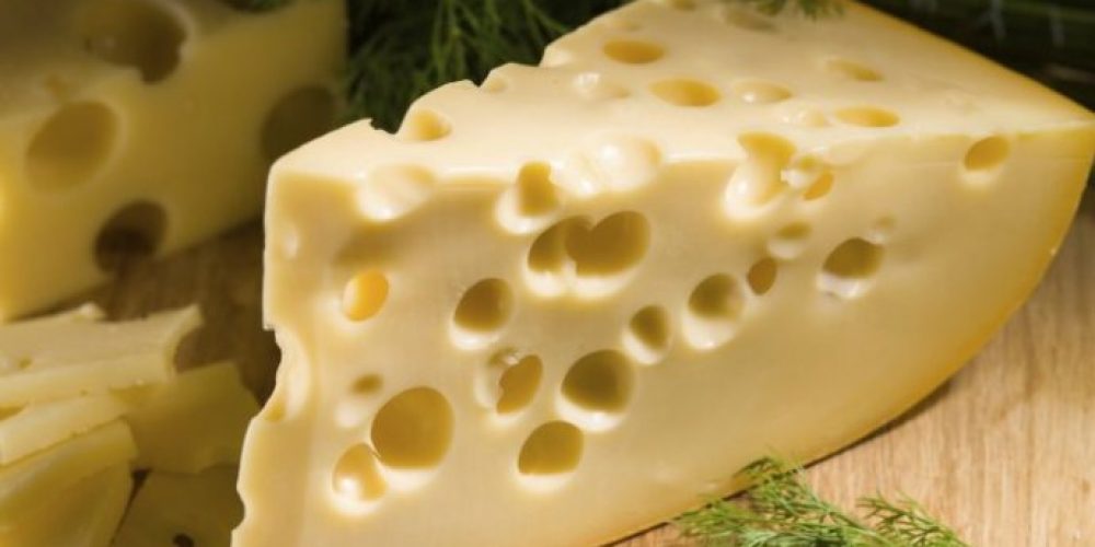 Δείτε πώς παράγεται το τυρί έμενταλ
