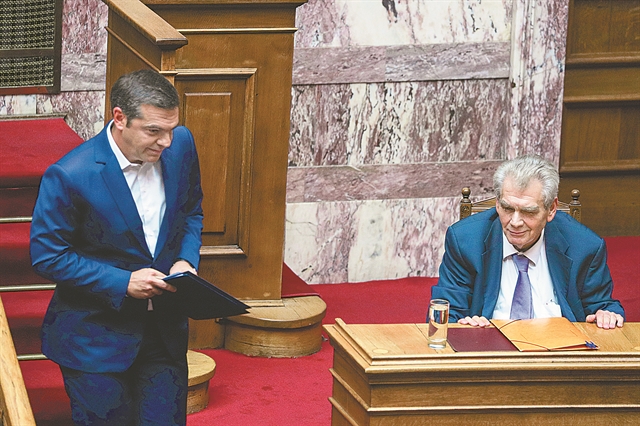 Ο Τσίπρας μπήκε στο ίδιο κάδρο με τον Παπαγγελόπουλο