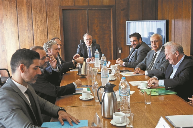 Γιατί ο ΣΥΡΙΖΑ στέκεται απέναντι στους αποδήμους