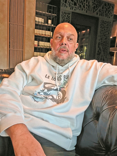 «Η ζωή ρέει και εκτός αισθητικής»