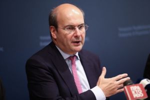 Χατζηδάκης : Αποφύγαμε τον άμεσο κίνδυνο κατάρρευσης της ΔΕΗ