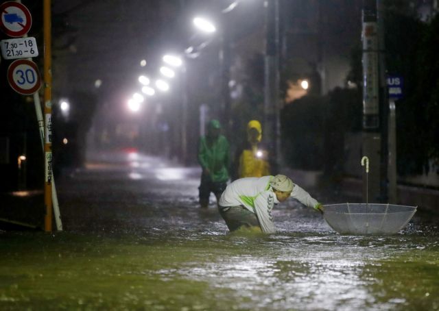 Ιαπωνία : Ο τυφώνας σφυροκοπά τη χώρα