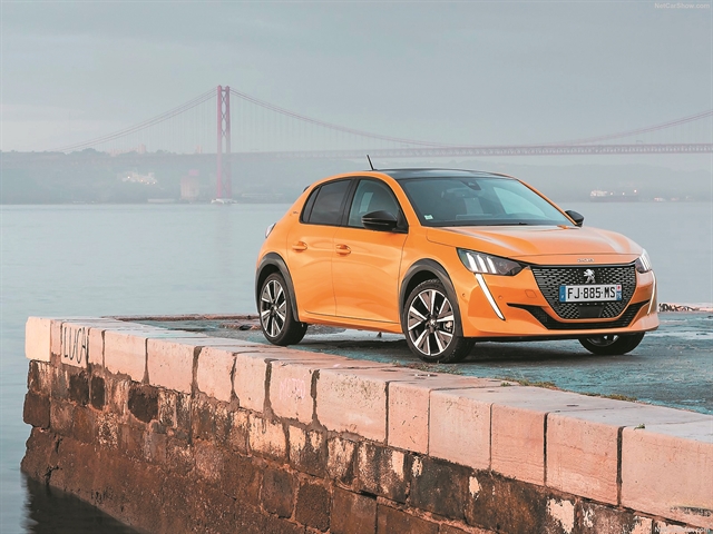 Ερχεται με αξιώσεις