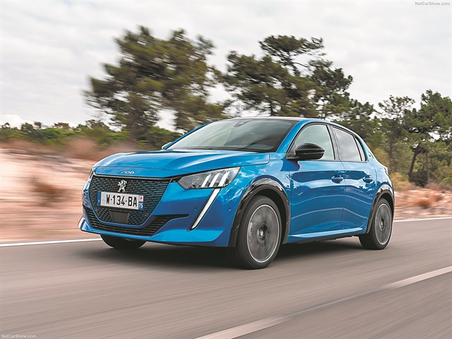 NEO PEUGEOT 208: ΘΑ ΦΟΥΛΑΡΕΙ ΜΕ ΒΕΝΖΙΝΗ, ΠΕΤΡΕΛΑΙΟ Η… ΡΕΥΜΑ