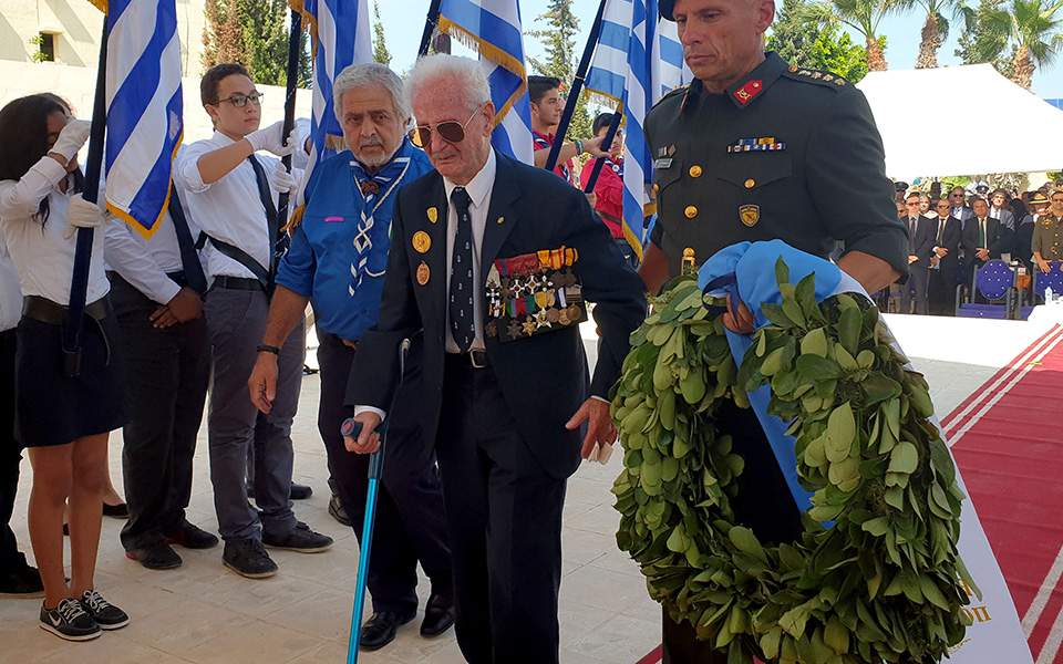 Ελ Αλαμέιν : Συγκίνηση για τον Έλληνα 96χρονο βετεράνο του Β΄ Παγκοσμίου Πολέμου