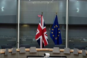 Brexit : «Βυθίζεται» η λίρα καθώς απομακρύνεται η συμφωνία