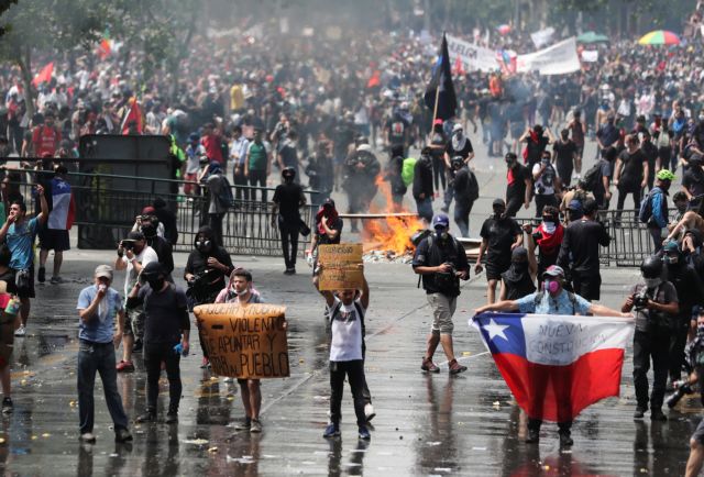 Μεγάλες ταραχές στη Χιλή: Νεκρός ένας 4χρονος
