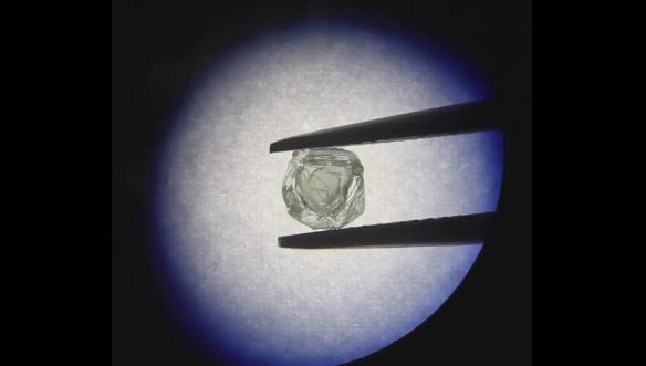 Μοναδικό διπλό διαμάντι εξορύχτηκε στη Ρωσία