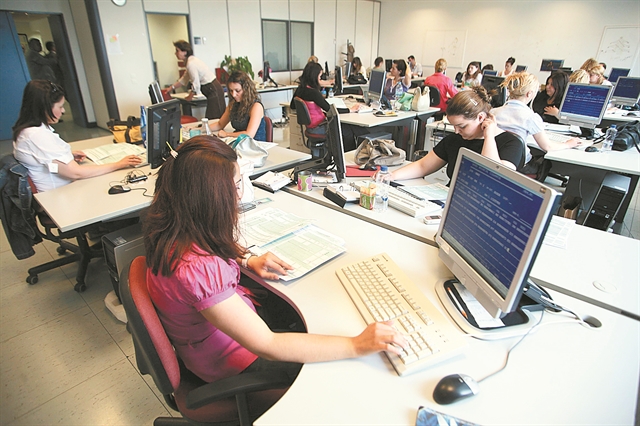 Τρία προγράμματα για να μειωθεί η ανεργία