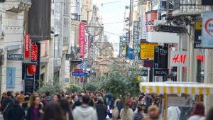 Ανήλικες Βουλγάρες έκλεβαν τσάντες στην Ερμού και στο Μοναστηράκι