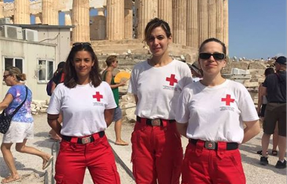 Γυναίκα έπαθε έμφραγμα στην Ακρόπολη και την έσωσαν οι εθελόντριες του Ερυθρού Σταυρού