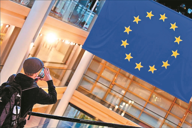 Γλωσσομαθείς νομικοί στο Δικαστήριο της ΕΕ