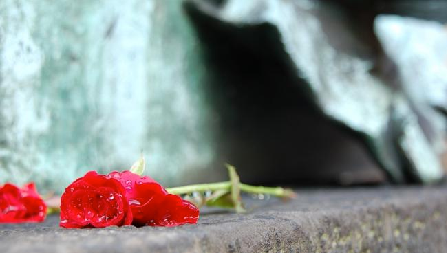 Κηδεύτηκαν τα αδέρφια που παρέμεναν άταφα από τον Αύγουστο