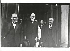 O Βενιζέλος ανακοινώνει τη στάση πληρωμών