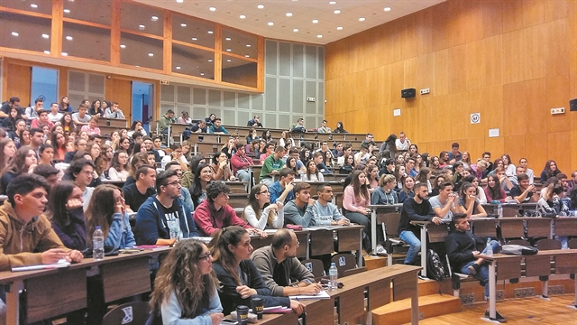 Πόλεμος για μια μετεγγραφή