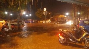 Ηγουμενίτσα : Ανοιξαν οι ουρανοί – Ποτάμια οι δρόμοι