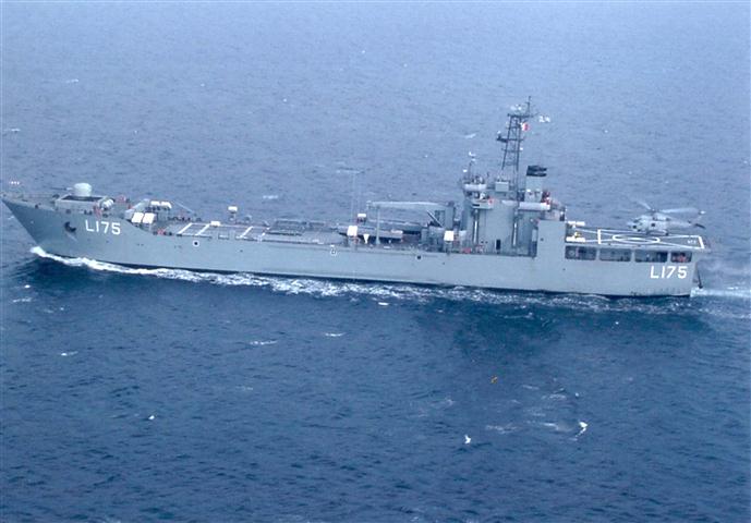 Με προορισμό την Ελευσίνα πλέει το αρματαγωγό «ΙΚΑΡΙΑ» με 389 πρόσφυγες