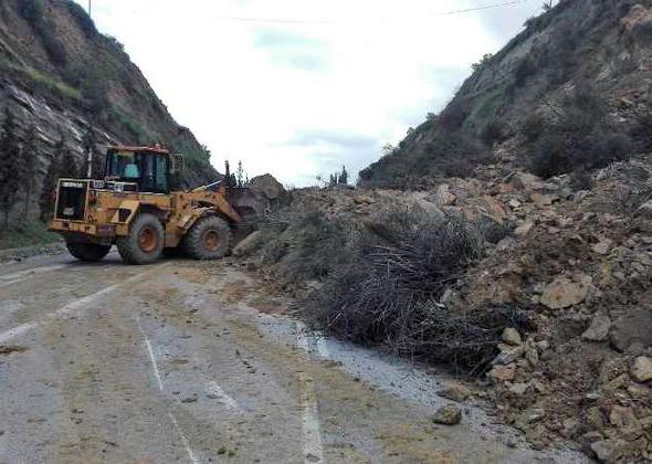 Iωαννινα : Σοβαρά προβλήματα από κατολισθήσεις – Από θαύμα γλίτωσε 80χρονος
