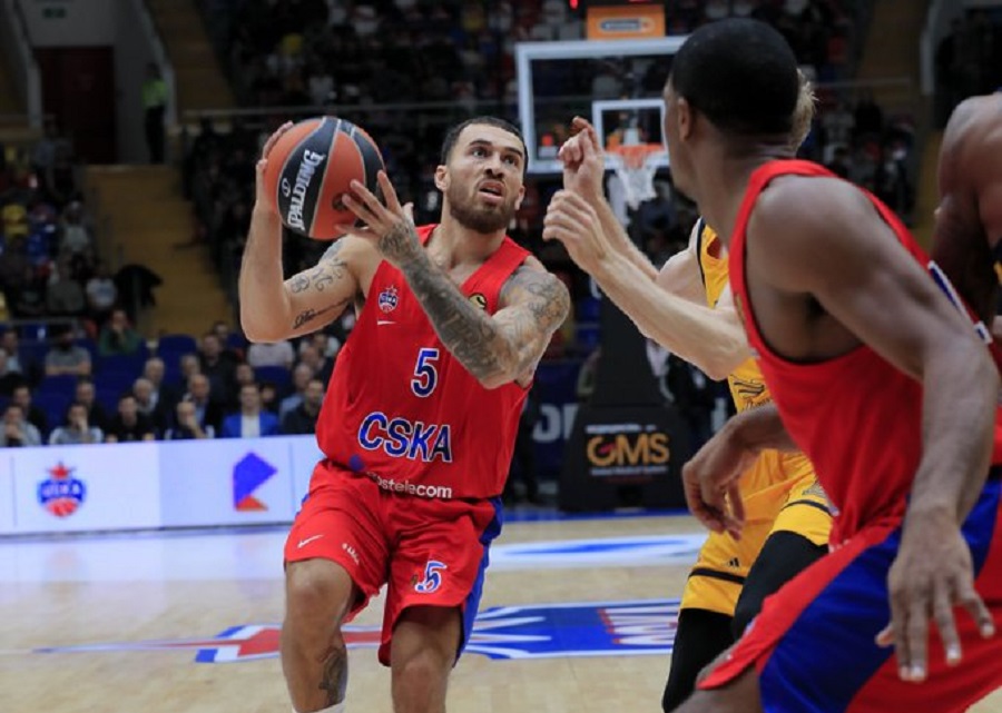 Euroleague : Τρία στα τρία η ΤΣΣΚΑ, ο Τζέιμς εκτέλεσε και τη Χίμκι