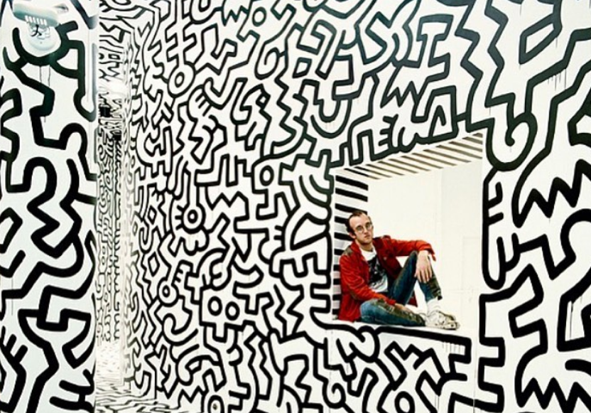 Εμβληματικό γκράφιτι του Κιθ Χάρινγκ στο σφυρί