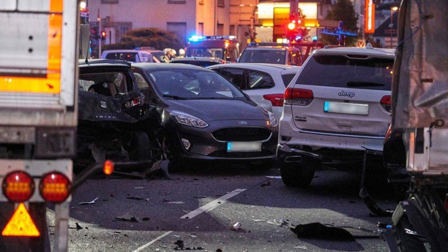 Γερμανία : Φορτηγό έπεσε πάνω σε σε ΙΧ – Φόβοι για τρομοκρατικό χτύπημα
