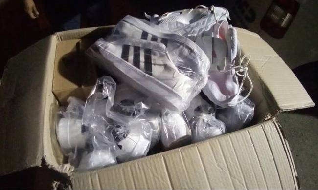 ΣΔΟΕ : Διπλό χτύπημα σε κυκλώματα που διακινούσαν παπούτσια «μαϊμού»