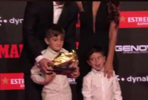 Λιονέλ Μέσι : Ο δεύτερος γιος του  έστησε σόου στην απονομή του Χρυσού Παπουτσιού