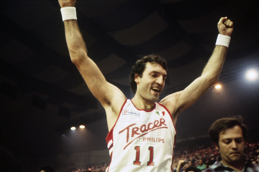 Αποσύρει τη φανέλα του Μενεγκίν η Αρμάνι Μιλάνο