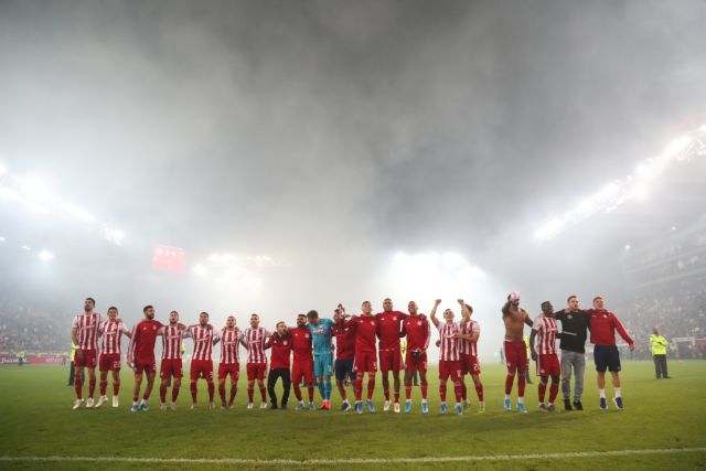 Νίκη του Ολυμπιακού 2-0 την ΑΕΚ κόντρα και στη διαιτησία