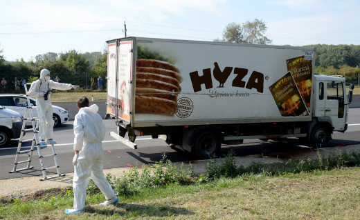 Η τραγωδία επαναλαμβάνεται: Όταν 71 πρόσφυγες είχαν πεθάνει από ασφυξία μέσα σε φορτηγό-ψυγείο