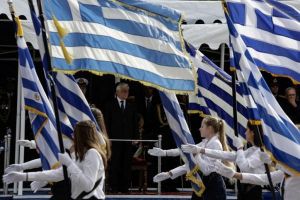 «Μάχη» ΣΥΡΙΖΑ – κυβέρνησης για τους σημαιοφόρους στα δημοτικά