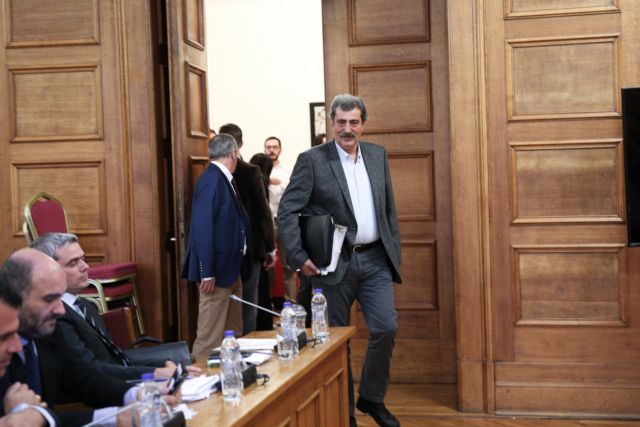 Προανακριτική : Παλικαρισμοί και… σέλφι από Πολάκη και Τζανακόπουλο –  Αντιδράσεις από τις αναφορές για χουντό-επιτροπές