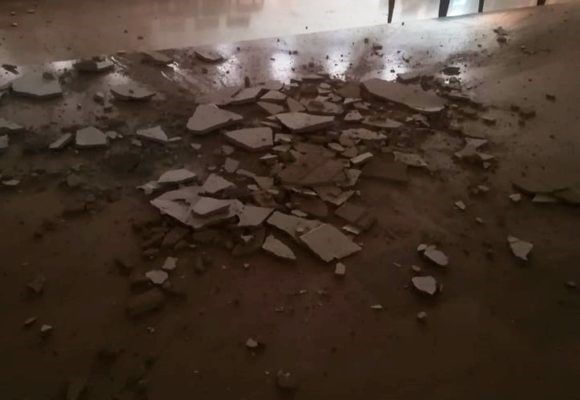 Λάρισα : Σοβάδες έπεσαν από το ταβάνι σε αίθουσα σχολείου