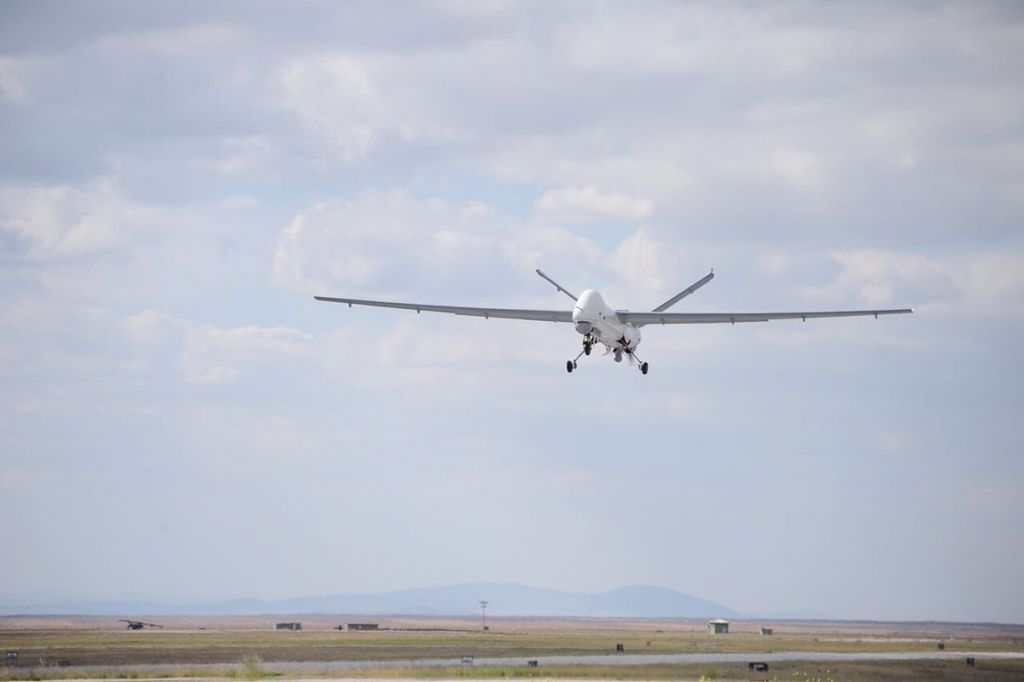 Επίδειξη ισχύος : Τουρκικό drone για πρώτη φορά πάνω από τη Ρω