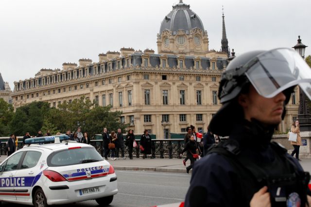 Παρίσι: Μακελειό με πέντε νεκρούς στο αρχηγείο της αστυνομίας