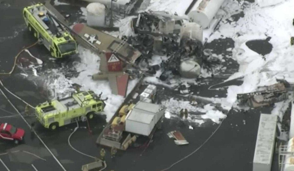 Συντριβή βομβαρδιστικού B-17 σε πτήση επίδειξης