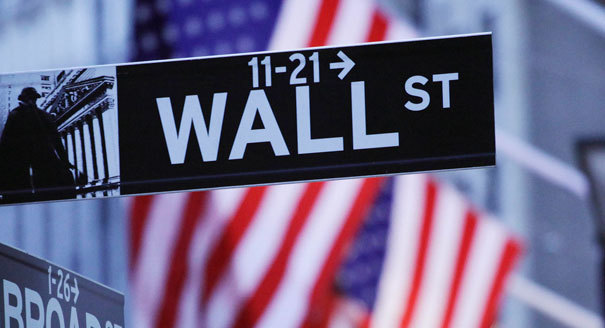 Οι φόβοι για την παγκόσμια οικονομία βύθισαν τη Wall Street