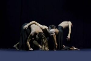 «ΖΩΗ»: Μια εκπληκτική παράσταση για τη σωματική και ψυχολογική βία