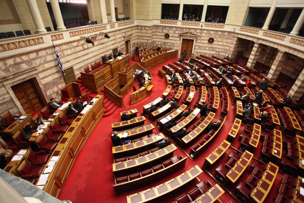 Στη Βουλή το αναπτυξιακό νομοσχέδιο : Τι αλλάζει σε αδειοδοτήσεις και ελέγχους