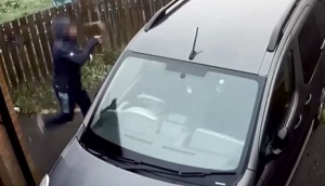 Viral : Γκαφατζής κακοποιός πήγε να διαρρήξει αυτοκίνητο αλλά… βρήκε τον δάσκαλό του