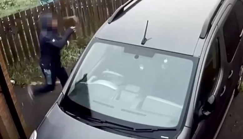 Viral : Γκαφατζής κακοποιός πήγε να διαρρήξει αυτοκίνητο αλλά… βρήκε τον δάσκαλό του