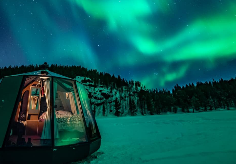 Εντυπωσιάζει το ξενοδοχείο φτιαγμένο από γυάλινα ιγκλού