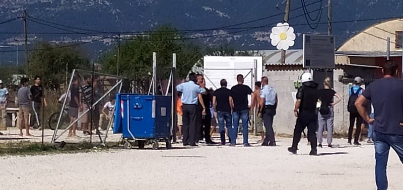 Ιωάννινα : Πρόσφυγες υποδέχτηκαν με πέτρες νέους πρόσφυγες