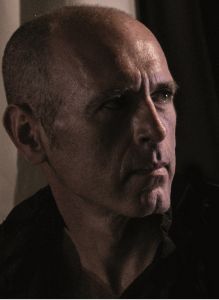 O Σταύρος Λίτινας χτίζει «Το σπίτι της Μπερνάλντα Άλμπα»