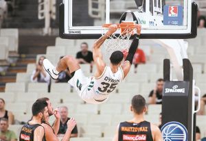 Το τρίποντο έφερε το… σταυροκόπημα