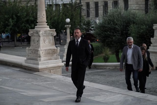 Στουρνάρας: Κίνδυνος οι συντάξεις για τα δημόσια οικονομικά