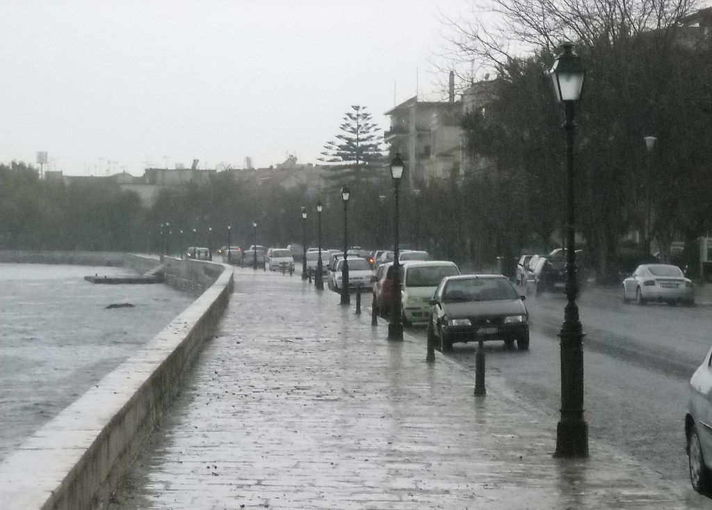 Κέρκυρα: H «Βικτώρια» κατέφθασε με σφοδρές βροχοπτώσεις και πλημμύρες