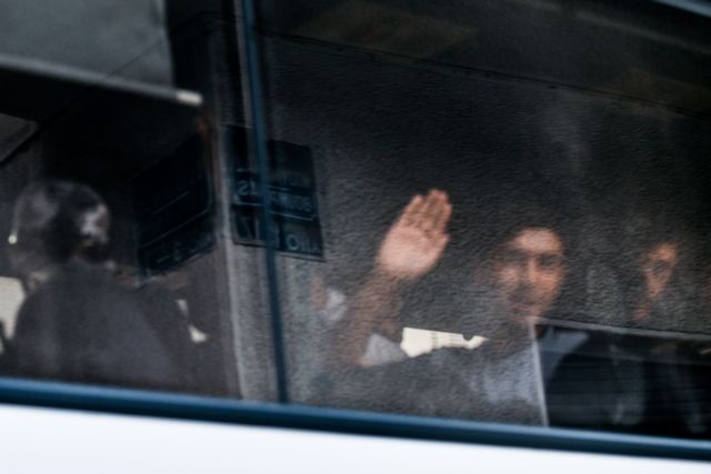 Εξάρχεια : Απομάκρυνση 138 προσφύγων από υπό κατάληψη κτίριο