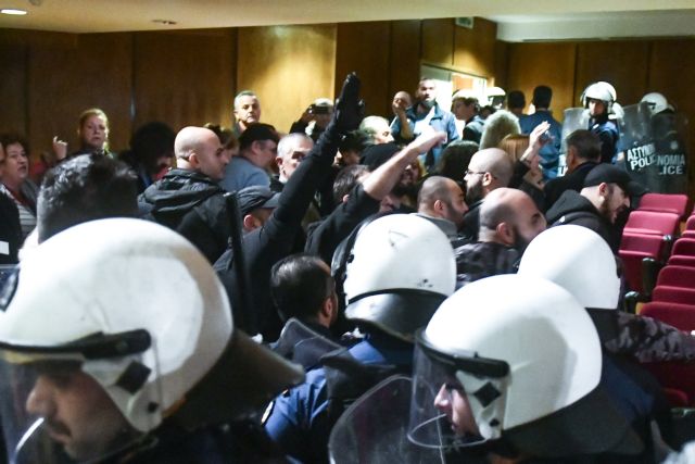 Δίκη Χρυσής Αυγής: Τα ρετάλια χαιρετούν ναζιστικά, ακόμα